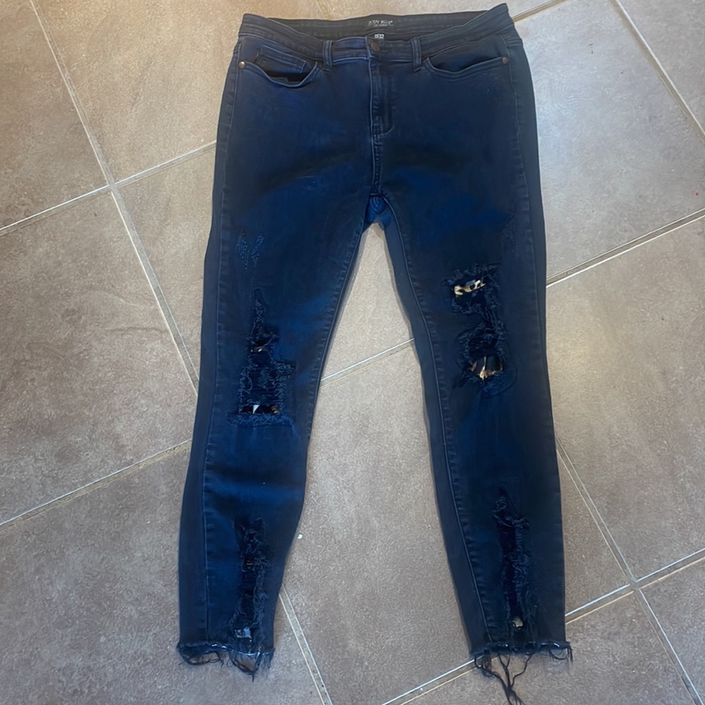Judy Blue Distressed High Rise black Skinny Fit Jeans! Size 32